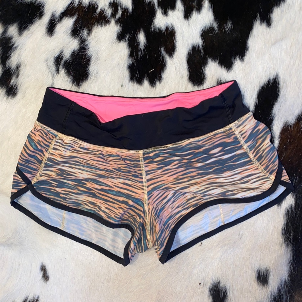 lululemon - Tiger Print Speed Up Short